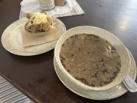 Česnečka / Garlic soup