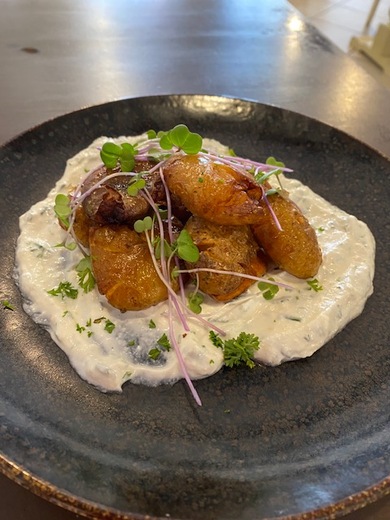 Pečené brambory s dipem / Baked Grenaille potatoes, garlic dip